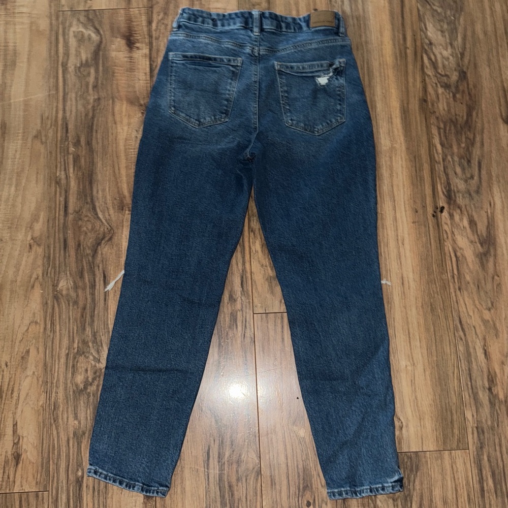 American Eagle Outfitters Distressed Dark Curvy mom Jeans - Picture 4 of 7